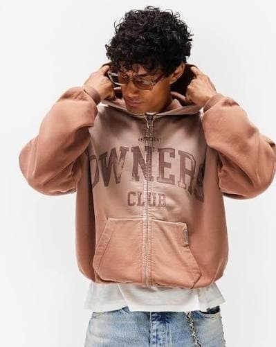 Photo shared by representclothing: 🔥 Your Everyday Look, Upgraded!
Find your streetwear inspiration at representsstore.uk. 🖤
#Mensw