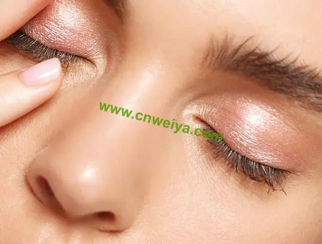 Photo shared by cnweiya cnweiya: A Highly Pigmented Eyeshadow delivers vivid color with minimal effort, yet that same richness someti