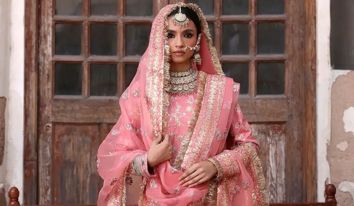 Photo shared by waqasshahofficialusa: Pakistani Wedding Guest Dresses ’26–’27: Luxury Long Shirts for Mehndi, Mayon & Engagement
https:
