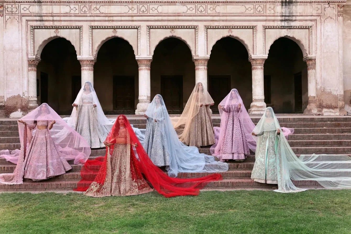 Photo shared by waqasshahofficialusa: Pakistani Bridal Lehenga Guide: Styles, Fabrics, Colors & Wedding-Day Tips
https://waqasshahoffic
