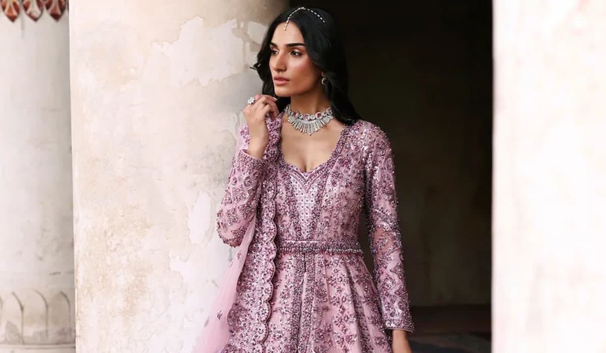 Photo shared by waqasshahofficialusa: Luxury Reception Dresses ’26–’27: Mauve Lilac Open-Front Bridal Gown for Wedding Couture
https://