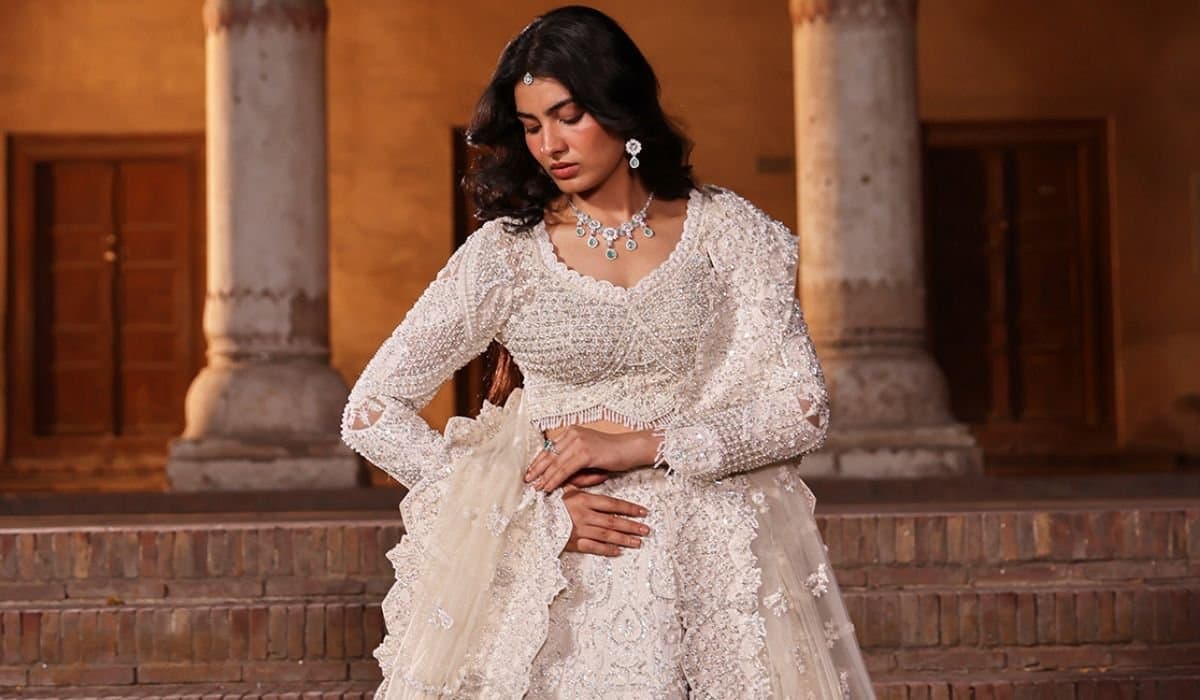 Photo shared by waqasshahofficialusa: White Bridal Wedding Dresses ’26-‘27: Elegant Lehenga Choli in Luxury Wedding Couture
https://waq